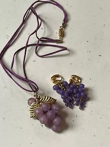 Vintage Demi lila Kordel mit Lavendel Kunststoff Perlen Traube Cluster Anhänger Halskette - Bild 1 von 10