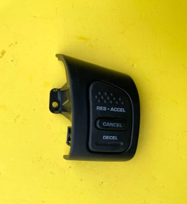 2002-2007 JEEP LIBERTY STEERING WHEEL CRUISE CONTROL SWITCH OEM 56010358AB - Image 1 of 4