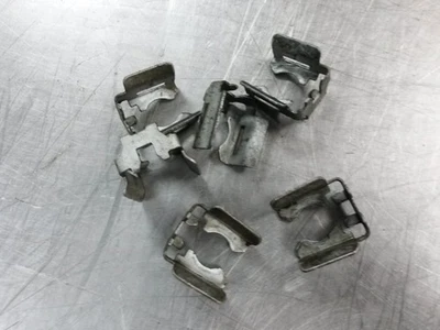 Inyector de combustible retención de Nissan Máxima 3.0 2001 Foto 1 de 4