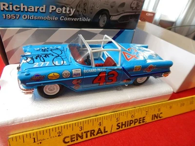RICHARD PETTY AUTOGRAPHED DIECAST 1957 #43 OLDS CONTVERTIBLE 1/24 RC2 - Image 1 of 4