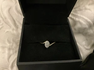 Vintage 10K Ring With Diamond Chip Size 6 - Picture 1 of 7