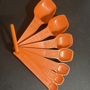 Vintage Tupperware Spoons, 7 Orange Plastic 1970’s Nesting Measuring Spoons - Picture 1 of 5
