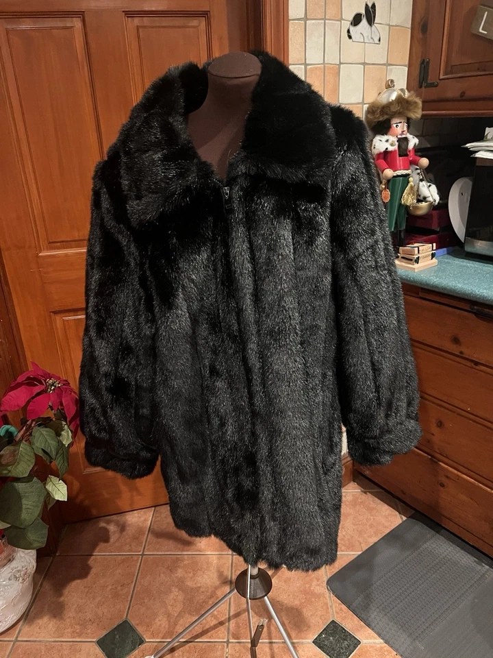 Abrigo Dennis Basso negro imitación piel de visón cremallera completa longitud media para mujer talla grande Foto 1 de 4