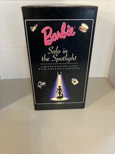 Barbie "Solo In The Spotlight" Limited Edition Uhr mit Figur & Sockel - Bild 1 von 11