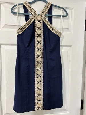 Vestido Lilly Pulitzer Azul Marino Con Escote Dorado Y Detalle, Talla 0 Foto 1 de 4