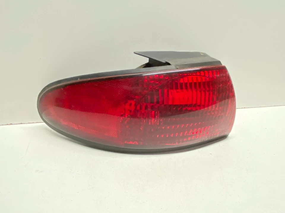 FORD CONTOUR 1995-1997 LUZ TRASERA IZQUIERDA EXTERIOR LUZ TRASERA OEM, 166-02010 Foto 1 de 4