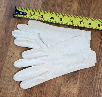 Vintage Ladies VAN RAALTE Cream DEERSKIN Gloves, Size 7 Small, Super Soft (ES-6) - Image 1 of 2