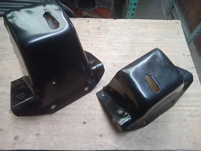 Camión Ford F150-350 y 78-79 Bronco 351 m/400 torres de motor OEM 1973-1979 Foto 1 de 4