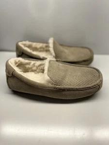 KOOLABURRA BY UGG MEN’S TIPTON EMBOSS 1119273 SIZE 8 Beige Slippers - Picture 1 of 11