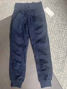 Lululemon Dance Studio MR 7/8 Jogger TRUE NAVY SZ 6 NWT Inseam about 25” - Picture 1 of 8