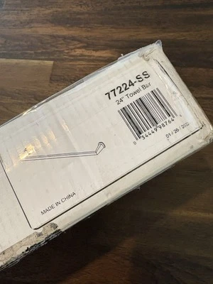 Delta Towel bar 24” - Model  77224-SS Foto 1 de 4