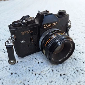 Cámara fotográfica vintage Canon FTb QL 35 mm con kit de lentes 50 mm 1:1,8 - Imagen 1 de 8