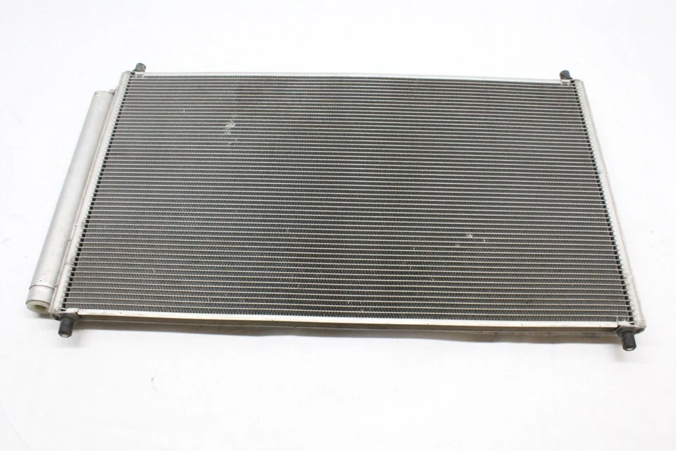 Toyota Prius C 2013 condensador de refrigeración OEM 12 13 14 15 Foto 1 de 1