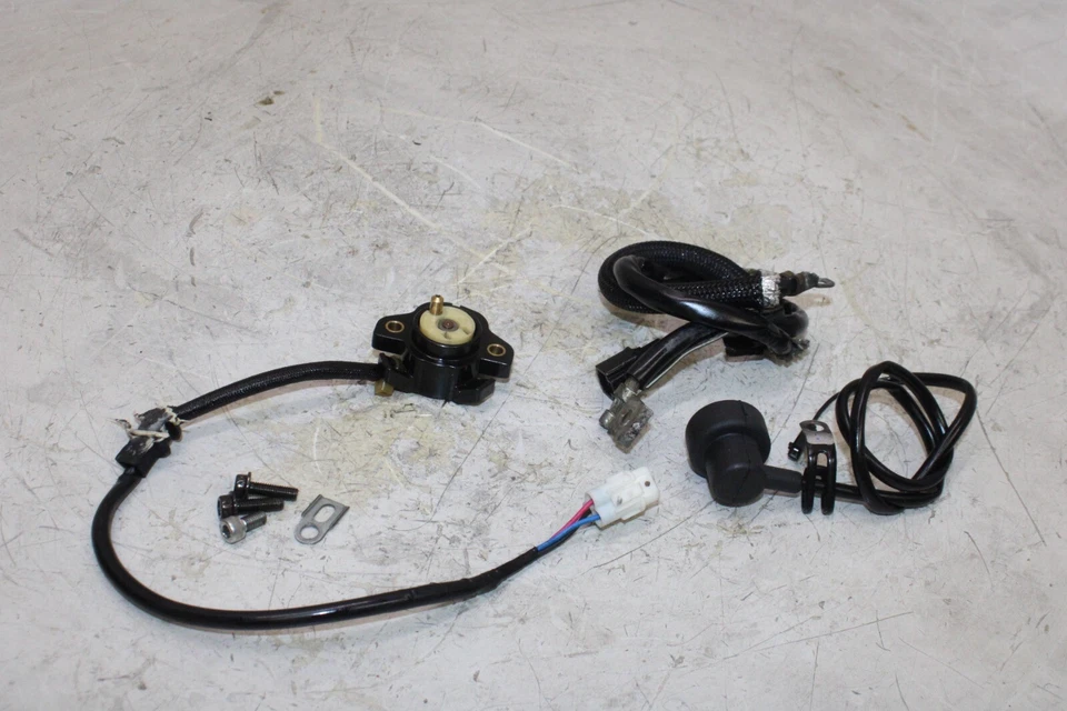 Suzuki vstrom 1000 DL1000A 2014 ABS OEM SENSOR DE INTERRUPTOR NEUTRO CON CABLES VARIOS Foto 1 de 4