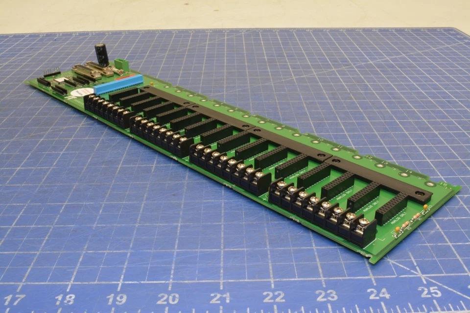 SNAPB16MC-SF1 / 16-MODULE RACK W TERMINAL / OPTO 22 - Image 1 of 4