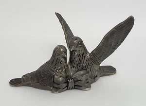 Estatuilla de colección International Silver Company Love Birds Doves con arco estatua - Imagen 1 de 6