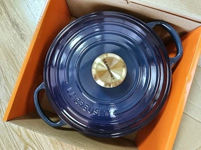 Le Creuset Signature Cast Iron 24cm 4.5Qt Dutch Oven Agave Gold Knob Brand New - Image 1 of 4