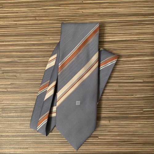 Cravatta Givenchy Gentleman Paris Luxury Designer abito classico a righe lavoro novità