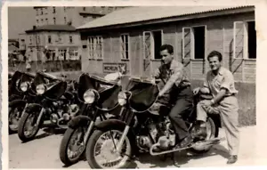 RPPC - Jugoslawische Männer auf Motorrädern - Foto Postkarte - Bild 1 von 1