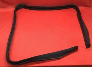 1980-1996 FORD BRONCO REAR SHELL UPPER GLASS RUN CHANNEL WEATHERSTRIP SEAL - Picture 1 of 2