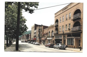 ESCENA CALLEJERA 100 ANIVERSARIO, BROADWAY AVE, DISTRITO COMERCIAL ~ PITCAIRN, PA - 1994 - Imagen 1 de 1