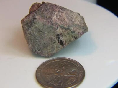 ENORME CRISTAL ESPINELA TANZANIA OPACO ROJO PÚRPURA GEMELO SIN TRATAR 166 QUILATES Foto 1 de 4