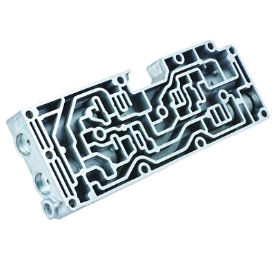 Cuerpo de válvula acumulador de transmisión Reman Ford E4OD / 4R100 F6-F8 fundición 1996+ Foto 1 de 4