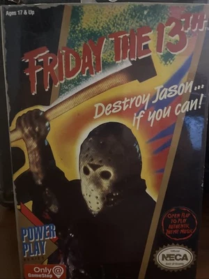 Figura NECA Jason Voorhees Friday the 13th NES Power Play GameStop Nintendo Foto 1 de 4