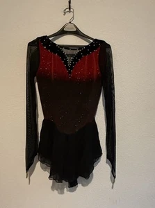 Completo pattinaggio figurativo donna adulto taglia XL extra large velluto rosso nero personalizzato - Foto 1 di 11