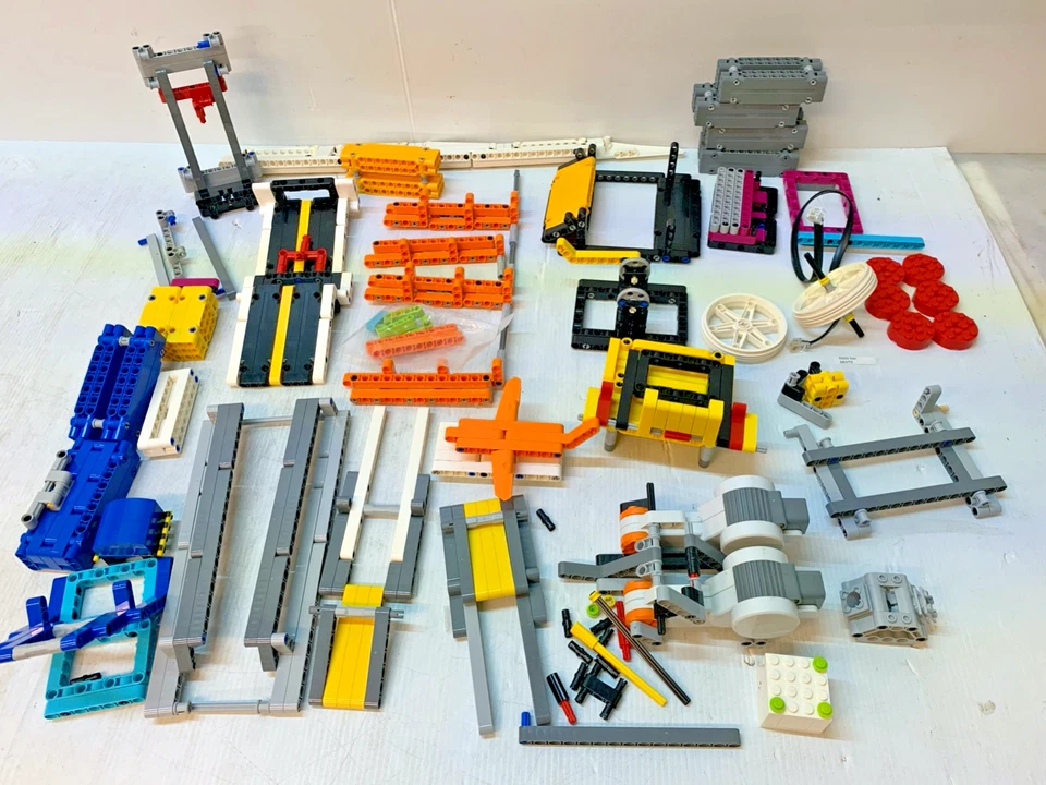 Lego Mindstorms EV3 Education 45544 Ages 10-21 Core Set Parts Only S8370 - Image 1 of 4