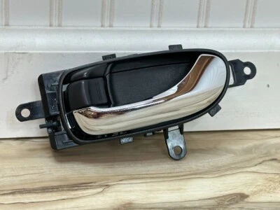 2009-2014 Nissan Murano, Quest OEM DRIVER LEFT FRONT INNER DOOR HANDLE - Image 1 of 2