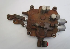 Allis-Chalmers FTL20-24  Forklift  Fork Lift Hydraulic Control Valve - Picture 1 of 2