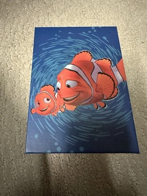 Disney Parks MagicBand Buscando a Nemo y Marlin Día del Padre LE1000 Pixar Nuevo Foto 1 de 4