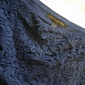 Banana Republic dunkelblau Spitze Minirock Damengröße 4 elegant - Bild 1 von 7