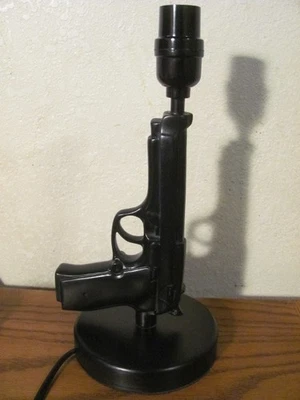 Lámpara de mesa pistola imitación M9 lámpara de iluminación de escritorio pistola luz ¡funciona muy bien! Foto 1 de 4