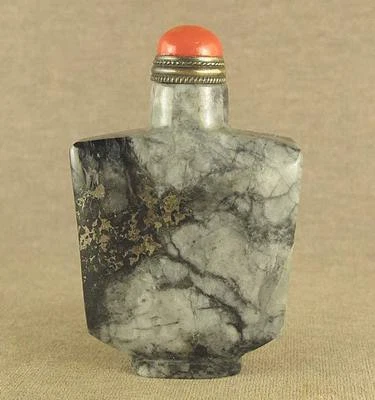 Botella de tabaco tallada a mano con tapa superior de coral rojo chino grano negro antiguo Foto 1 de 4