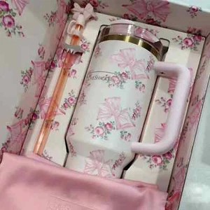 ¡ULTRA RARO! Stanley Holiday Quencher 40 oz - Love Shack rosa de lujo (¡Nuevo!) - Imagen 1 de 5