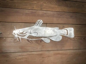 24 Zoll Metall Fischschild Angeln blau Kiemenbass Welsstange Vintage See Haus Hütte - Bild 1 von 7