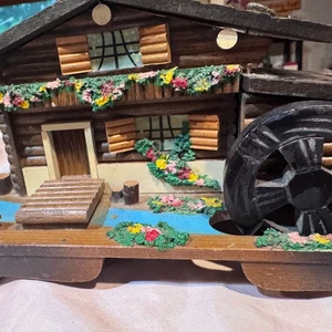 Vintage Holz Schweizer Chalet Spieluhr Schmuckkästchen mit beweglichem Wasserrad - Bild 1 von 3