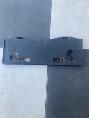 Soporte de matrícula delantero OEM 95-96 Lexus SC300 SC400 52114-24010 USADO Foto 1 de 3