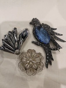 Three Vintage Brooches - Picture 1 of 8