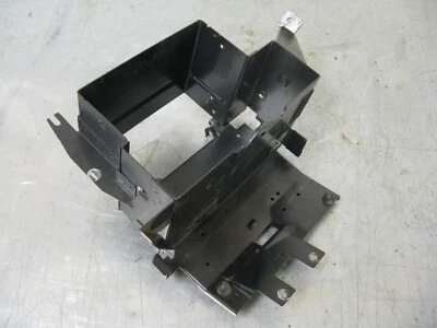 Originale Telaio di Montaggio CD Changer Navigatore TV Ricevitore Audi A6 4B - Immagine 1 di 2