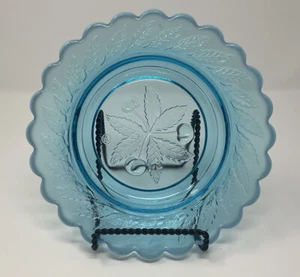 VINTAGE WESTMORELAND BLUE GLASS WITH CHERRY DESIGN BOWL BEAUTIFUL - Picture 1 of 4