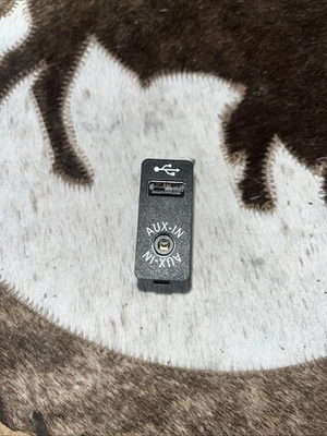 2005-11 BMW 328I XDRIVE USB AUX-IN Socket Port Plug OEM 9237653 Foto 1 de 4