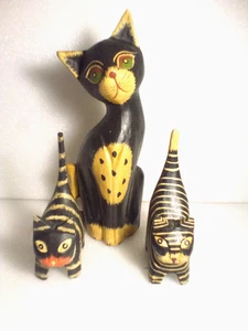 Vintage Wood Cat Figures Hand Painted Lot of 3 Folk Art EUC - Picture 1 of 5