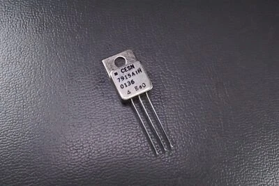 OM7915AIHP International Rectifier Negative Voltage Regulator -15V 1.5A TO-257AA - Image 1 of 4