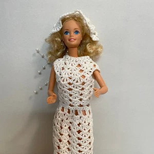 Vintage 1966 Barbie doll Mattel Malaysia bendable white crochet outfit with hat - Picture 1 of 8