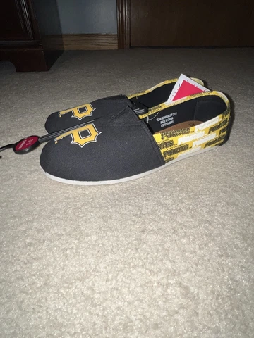 Pittsburgh Pirates Women’s Sneakers Size 11/12 Cover