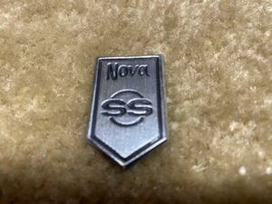 1968 NOVA SS DASH OR WHERE EVER YOU WANT EMBLEM 68 MADE OF MEDAL FREE SHIPPING - Foto 1 di 2