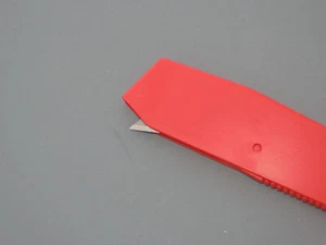Sicherheitsmesser Zangengriffmesser Universalmesser rot Kunstoff mit Klinge - Bild 1 von 10